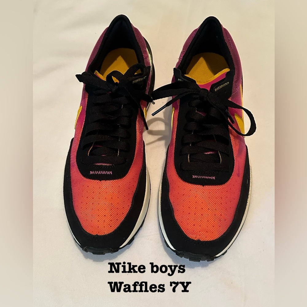 Nike Waffles Boys Size 7